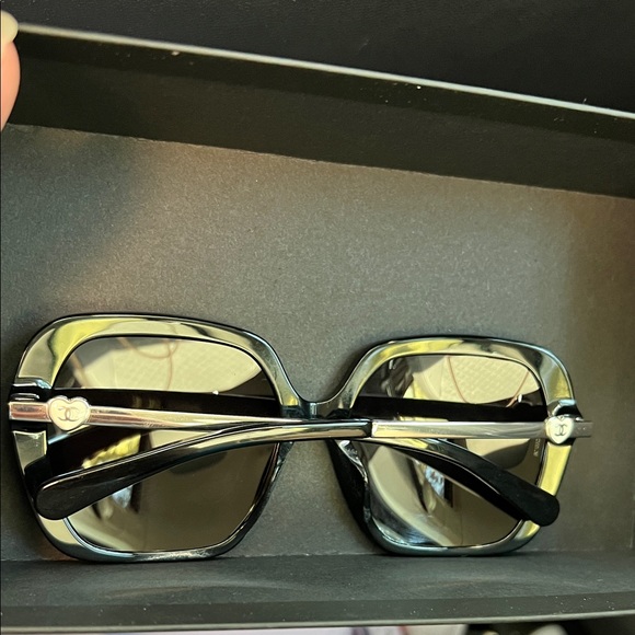 CHANEL Black Oversized Sunglasses - Picture 2 of 6